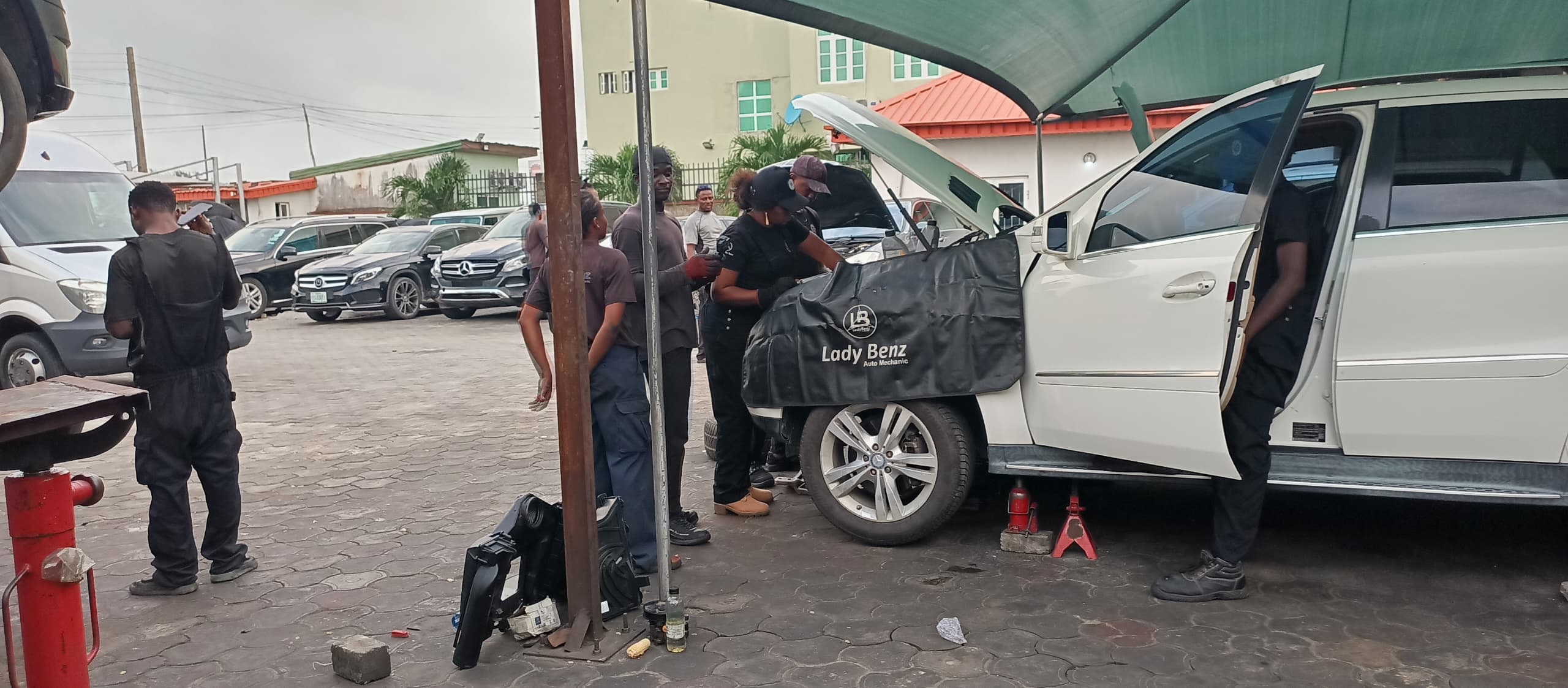Lady Benz Team at Work